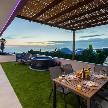 De Lujo Con Jacuzzi Privado, Piscina Y Vistas Al Mar 아파트 기아데이소라