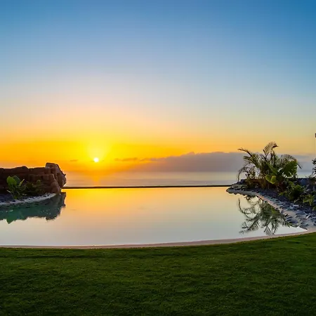 De Lujo Con Jacuzzi Privado, Piscina Y Vistas Al Mar 기아데이소라